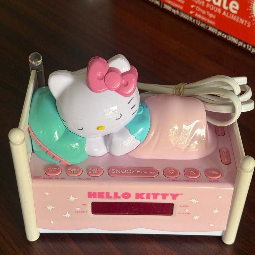 Hello Kitty Sleeping Kitty Alarm Clock Radio KT2052
tested working great!